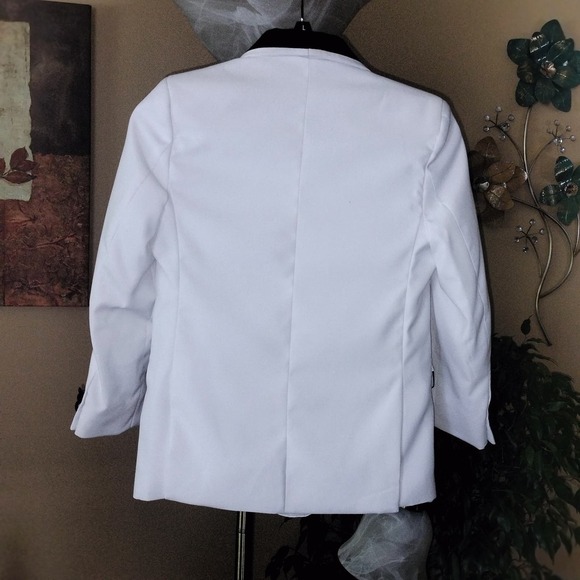 White suit size 8 Boys tuxedo blazer , vest and white button up shirt. - Picture 3 of 12